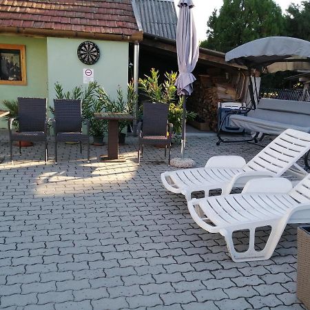 Hotel Attila Vendeghaz Tapioszentmarton Exterior foto