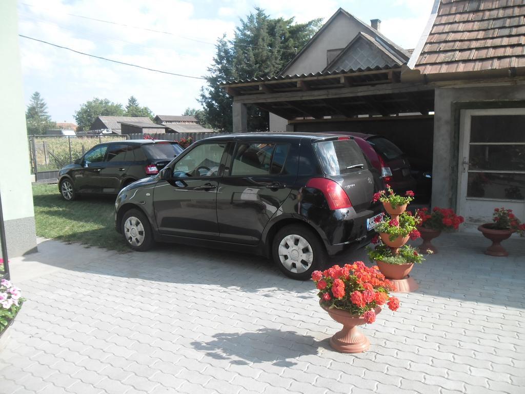 Hotel Attila Vendeghaz Tapioszentmarton Exterior foto