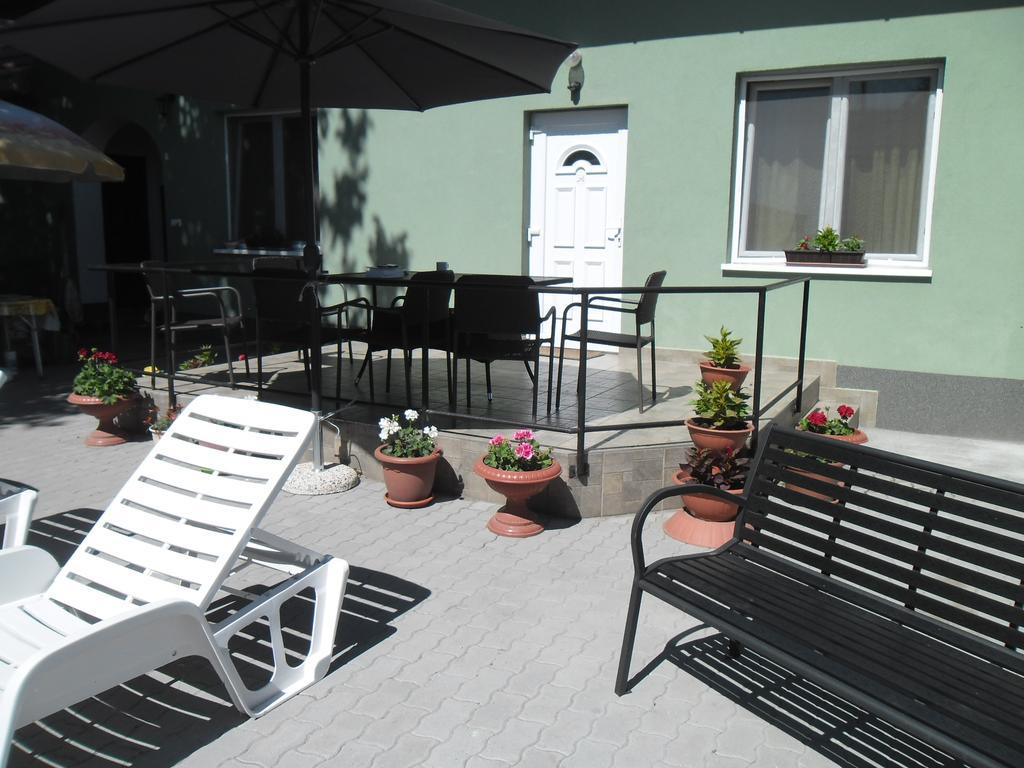 Hotel Attila Vendeghaz Tapioszentmarton Exterior foto