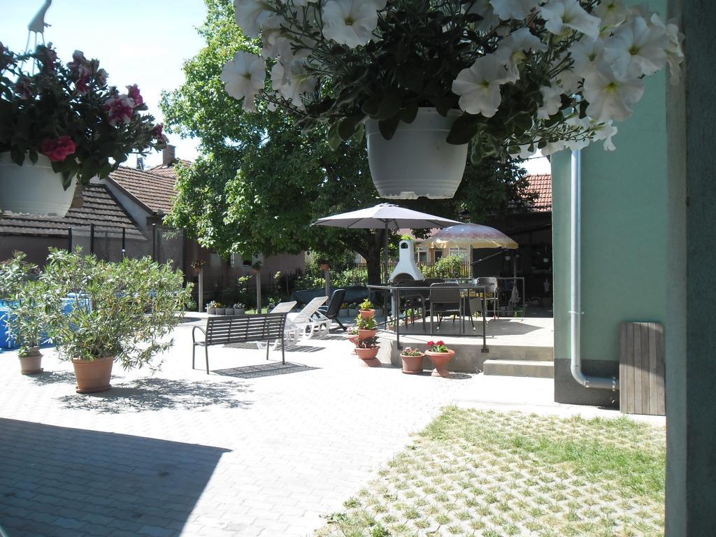 Hotel Attila Vendeghaz Tapioszentmarton Exterior foto